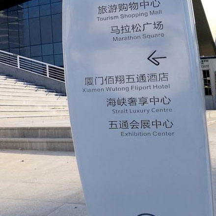 如何通過社交媒體網(wǎng)站設(shè)計(jì)吸引更多的用戶和互動(dòng)?